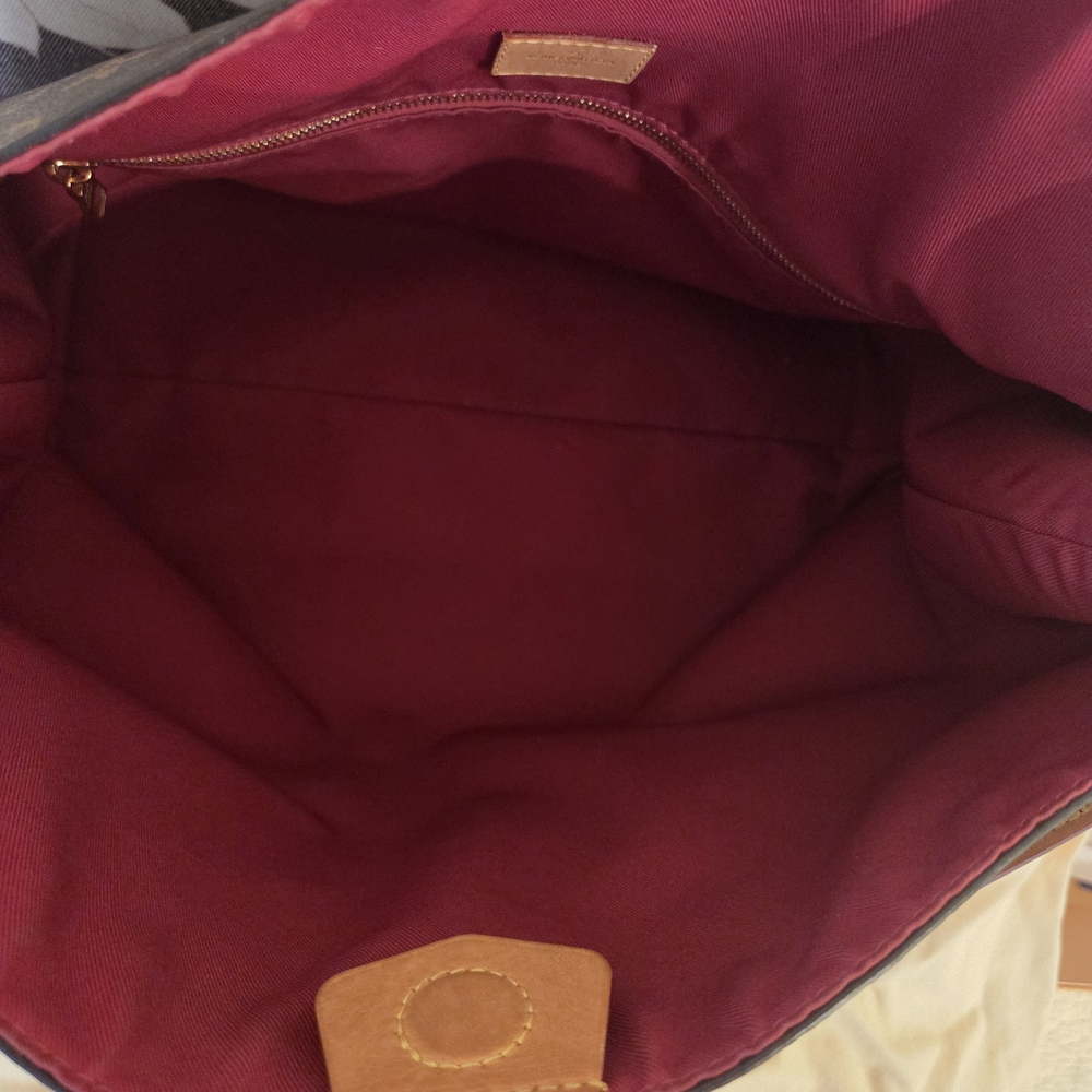 Louis Vuitton Graceful MM Monogram Canvas Shoulder Bag in Brown with Pink Lining - Picture 3 of 10